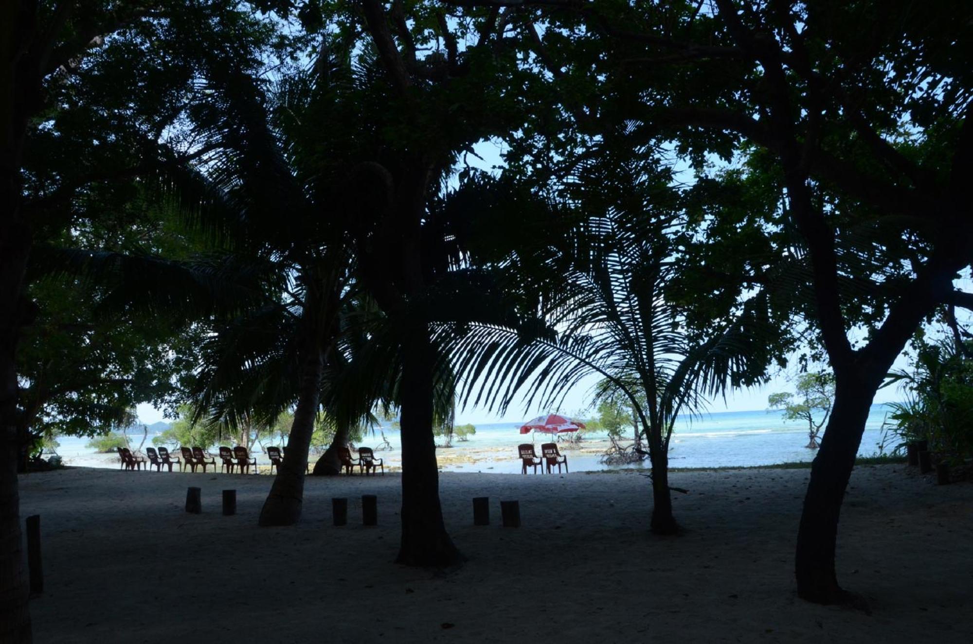 Coconhuts Beach Resort Lakshmanpur Exterior photo